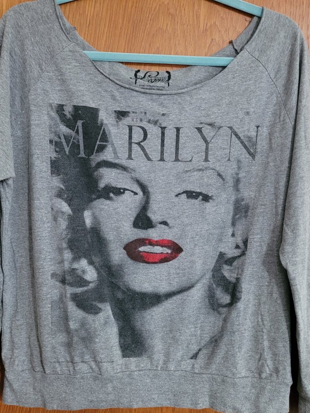 Hollywood Legend Brand Marilyn Monroe Long-Sleeved Top-Size M - Picture 1 of 2